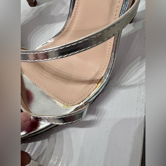 Beautiful silver heels - Picture 10 of 11